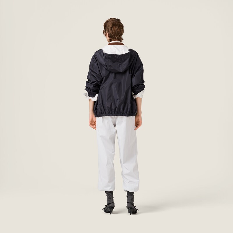 جاكيت بلوزون من الحرير التقني يُرتدى على الوجهين