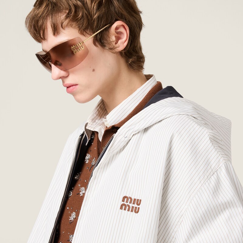 جاكيت بلوزون من الحرير التقني يُرتدى على الوجهين