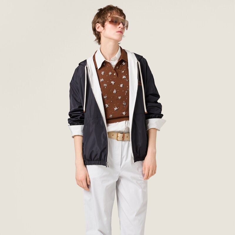 جاكيت بلوزون من الحرير التقني يُرتدى على الوجهين