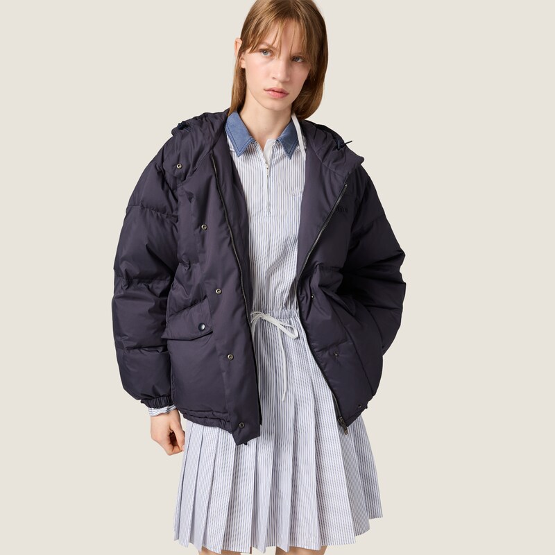 Medium-weight technical pongé down jacket
