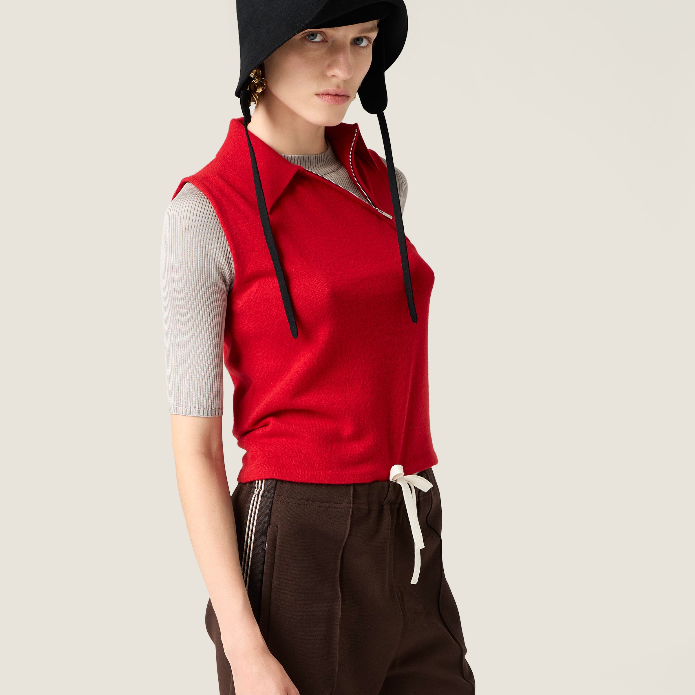 Miu Miu Sleeveless Cashmere Polo Shirt In Red