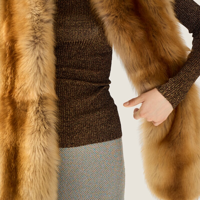 كنزة لاميه برقبة دائرية