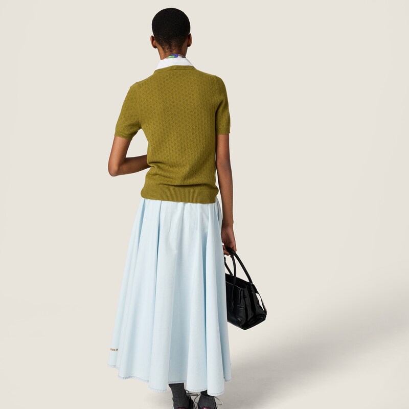 كنزة من الكشمير بفتحة عنق دائرية