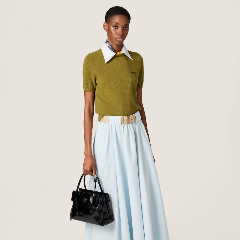 كنزة من الكشمير بفتحة عنق دائرية