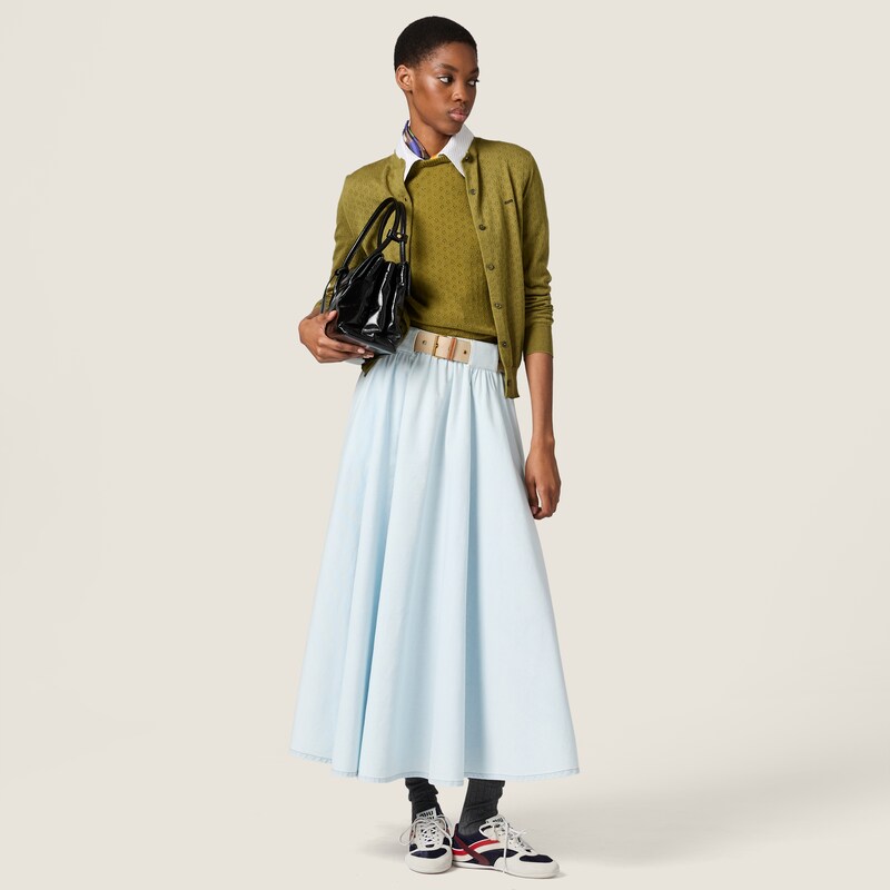 كنزة من الكشمير بفتحة عنق دائرية