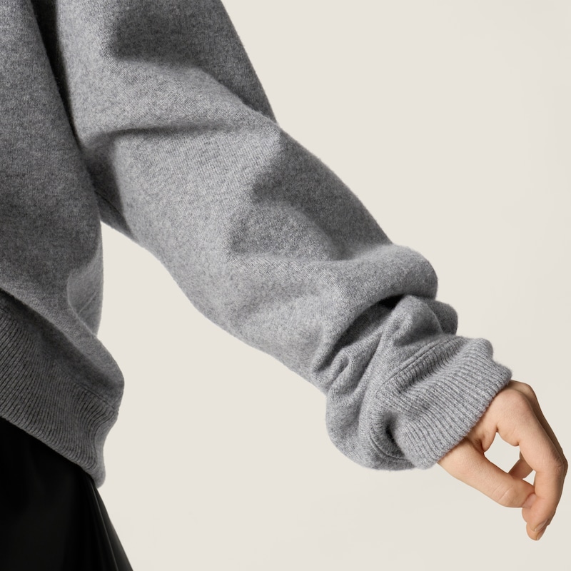 Pull à col V en cachemire et jersey