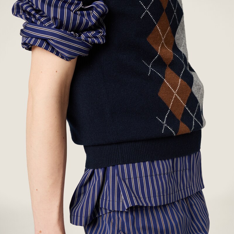 كنزة من الكشمير برقبة دائرية