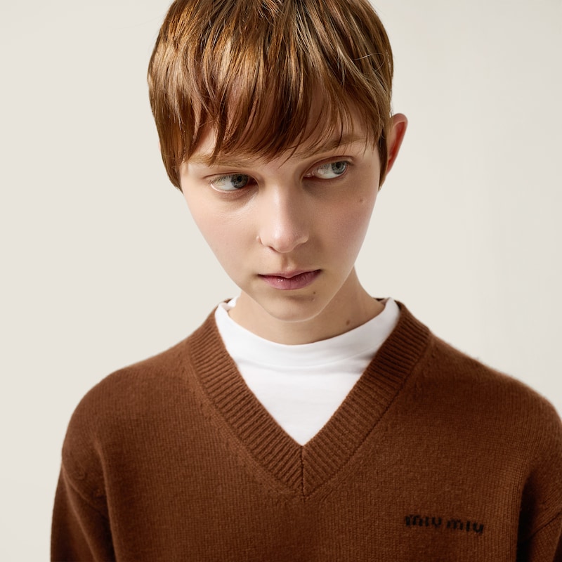 Suéter corto de cachemir con escote en V