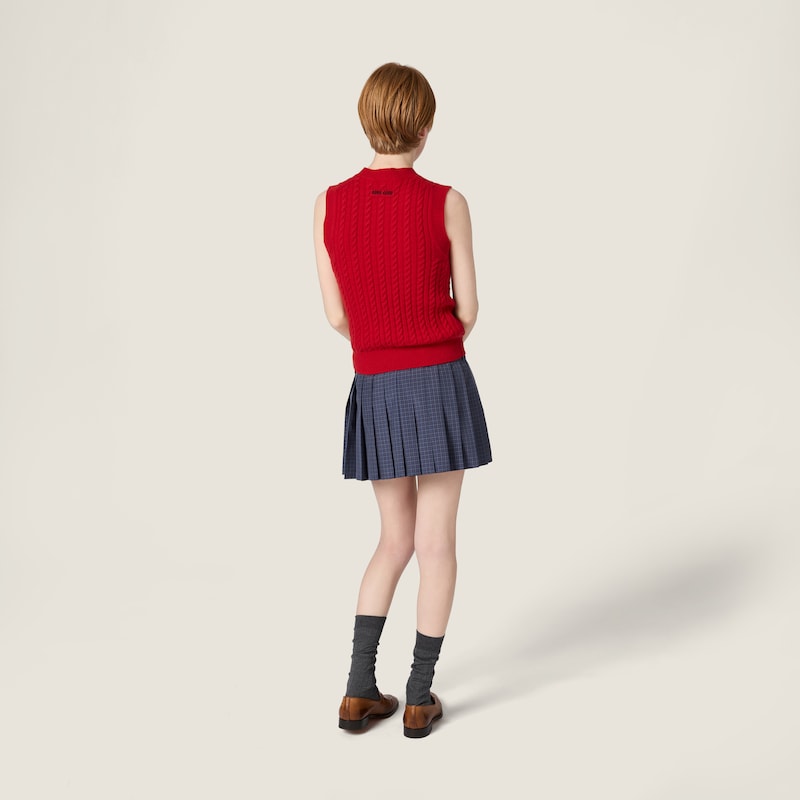 Cable-knit cashmere vest