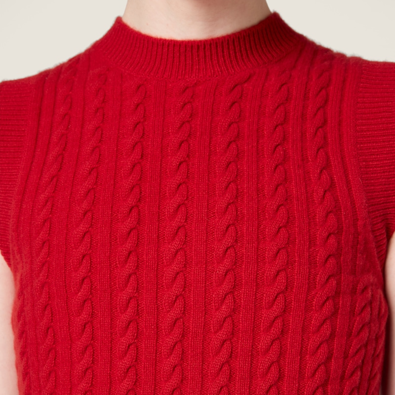 Cable-knit cashmere vest