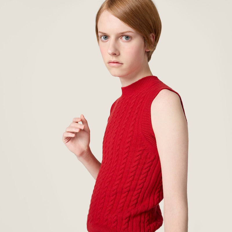 Cable-knit cashmere vest