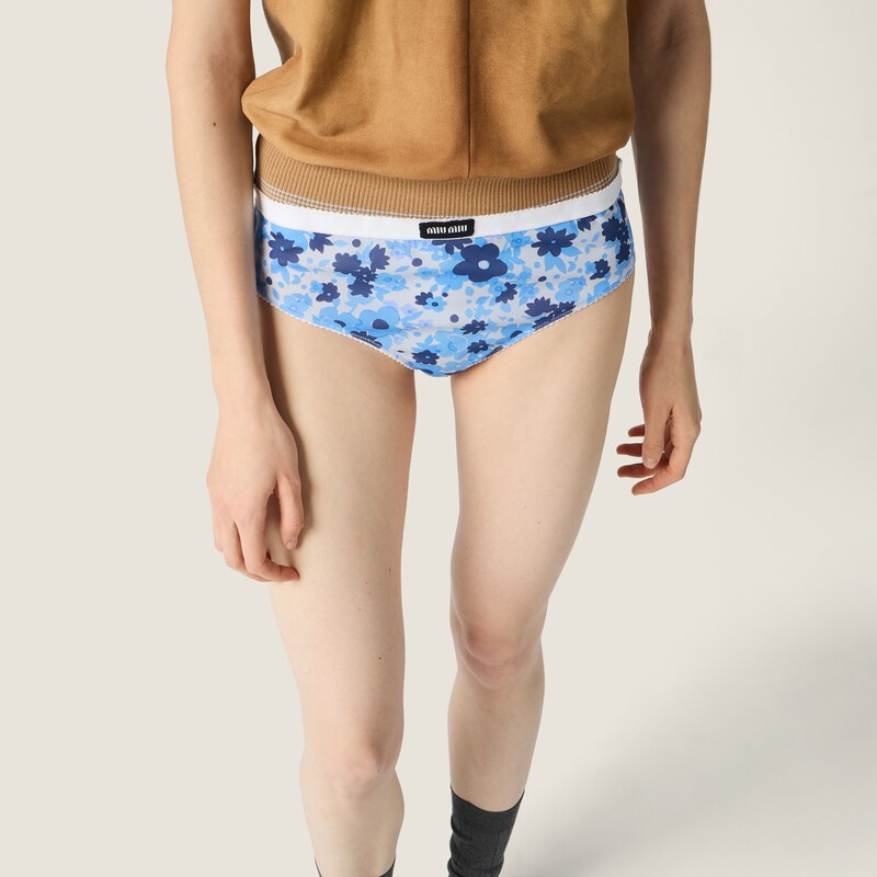 羊毛和绒面皮革马甲