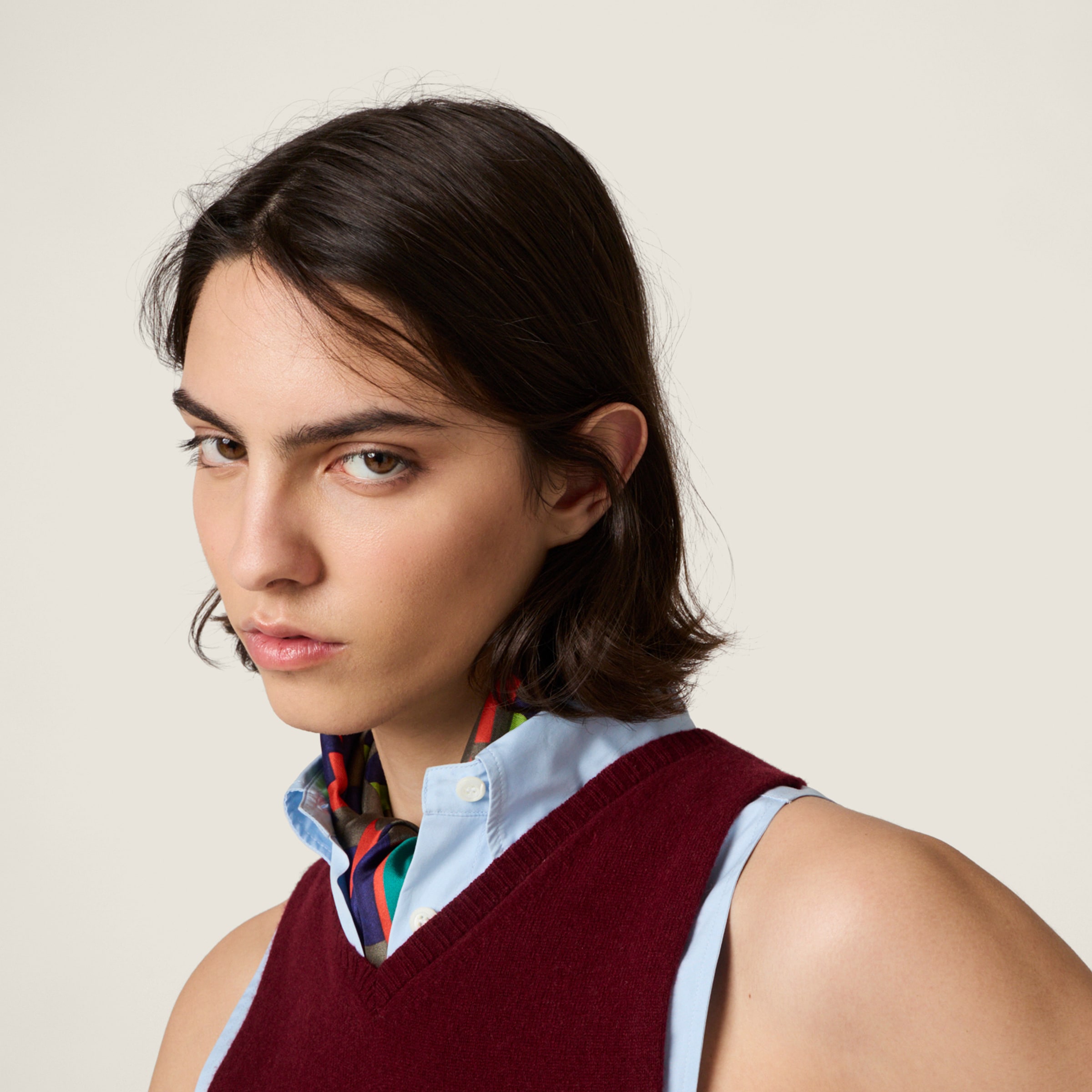 アマラントレッド カシミヤ ニット ベスト | Miu Miu - 日本