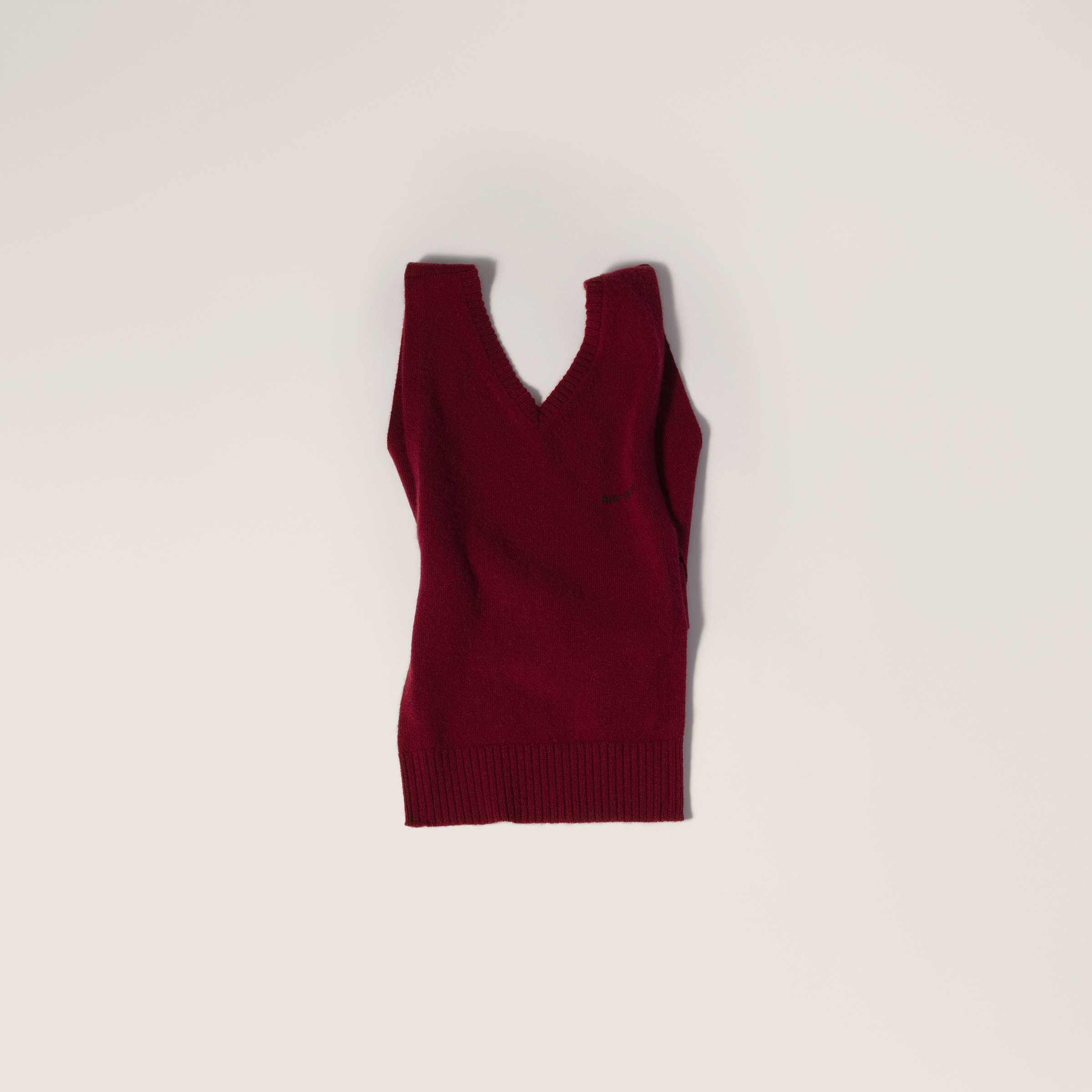 Cashmere knit vest