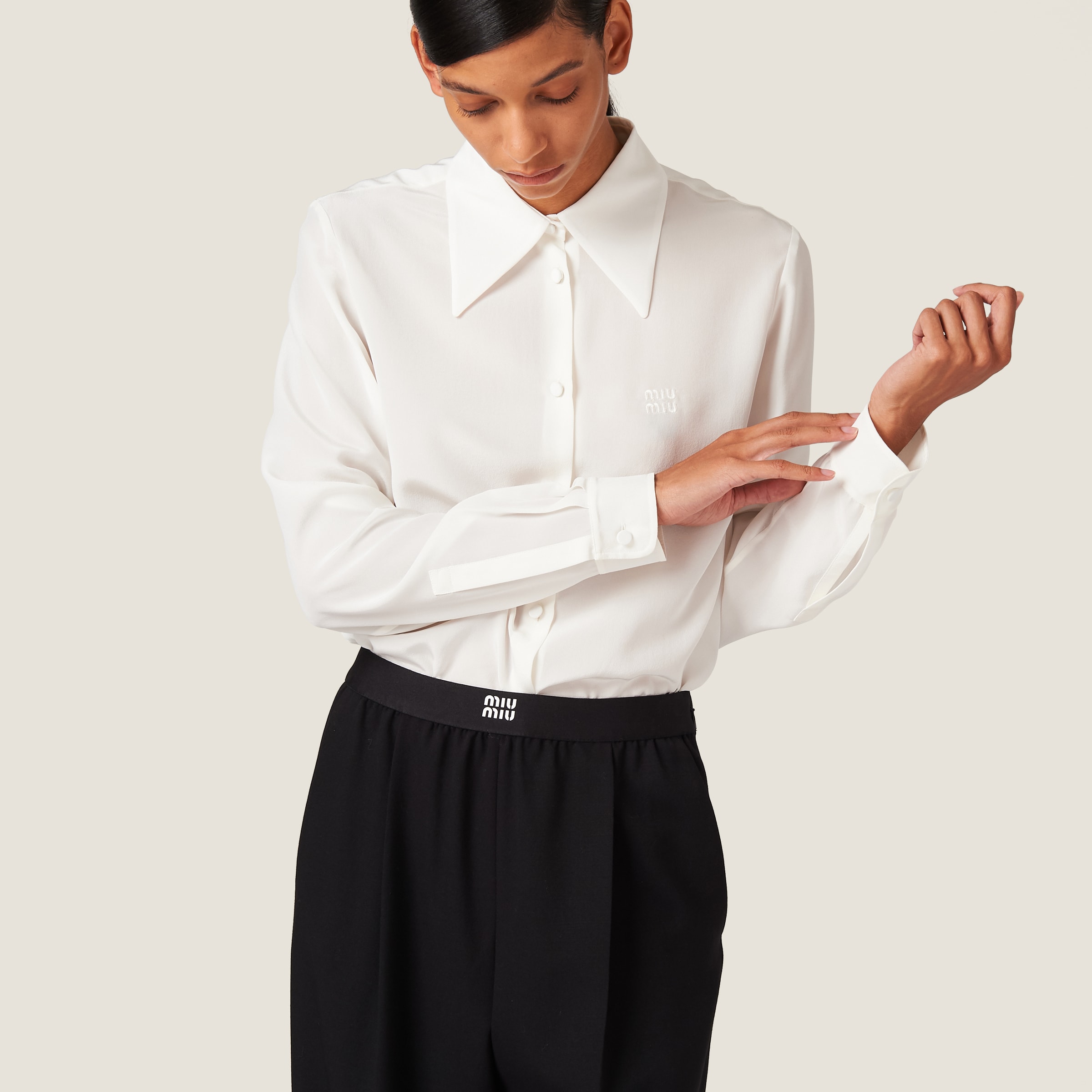 パンツ MIUMIU BLACK STRETCH GRAIN DE POUDRE PANT Black Grain De Poudre Pants | Miu Miu