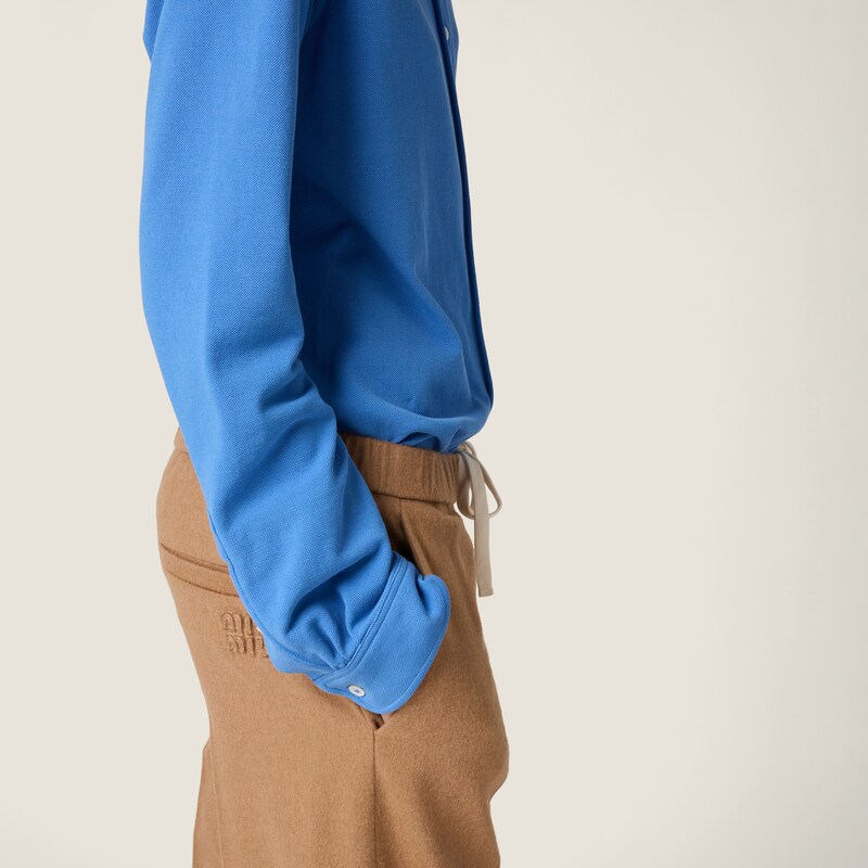 بنطال من وبر الجمل برباط شد