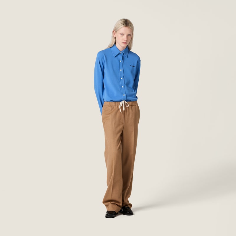 بنطال من وبر الجمل برباط شد