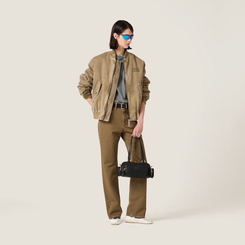 Pantalon en gabardine teint en pièce