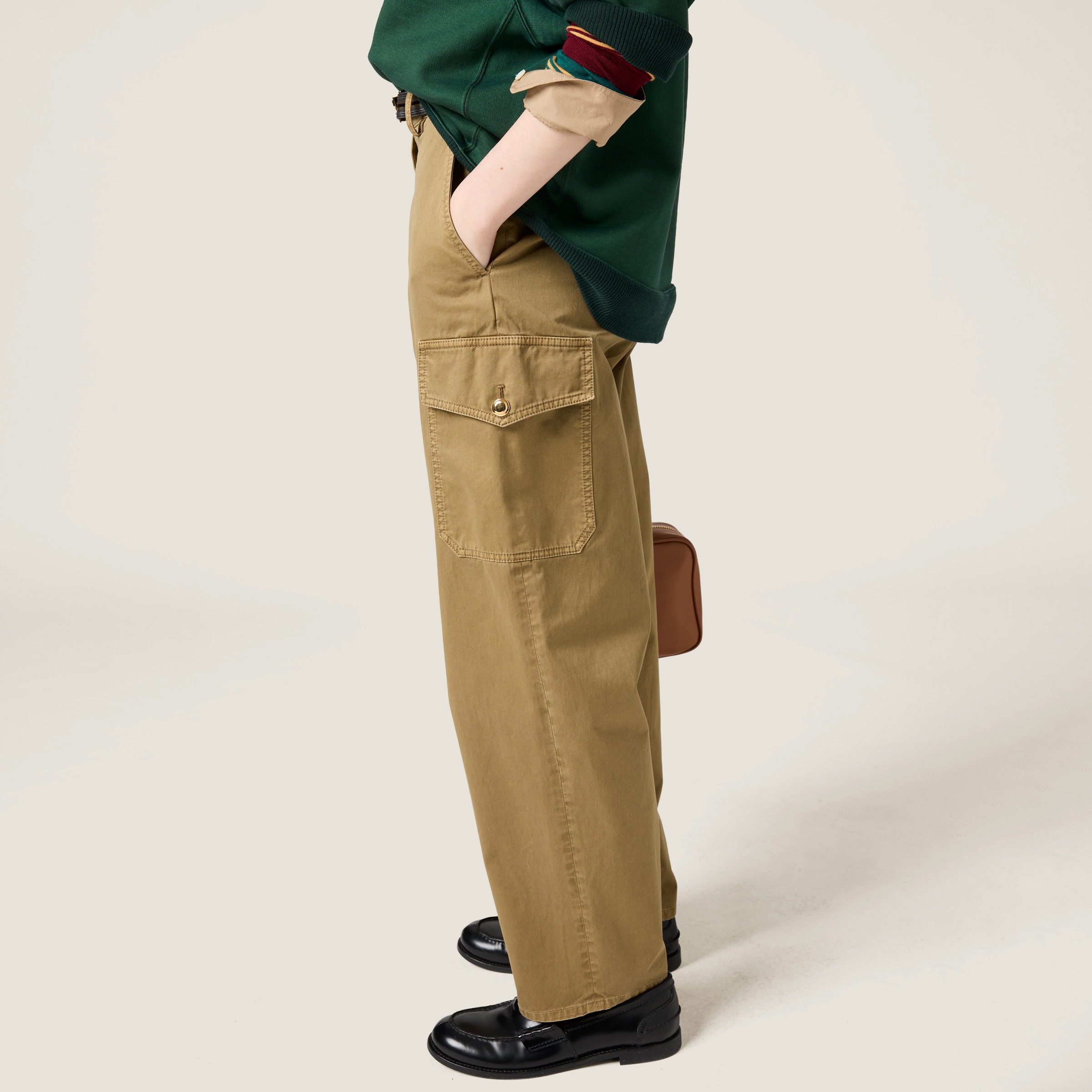 オリーブ ガーメントダイ コットンサテン パンツ | Miu Miu