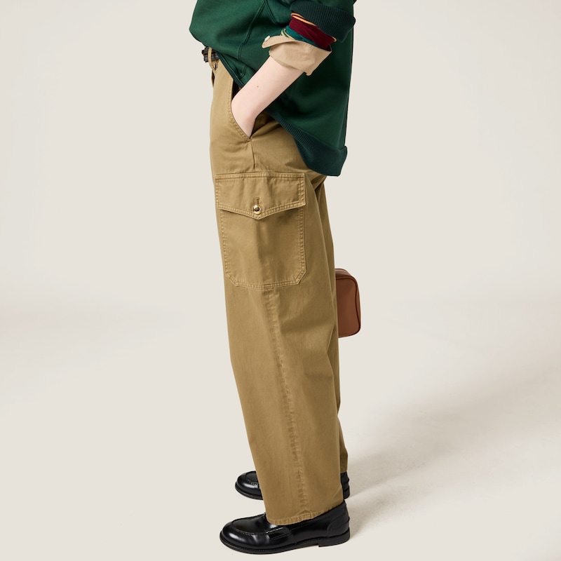 Pantalon en satin de coton teint en pièce