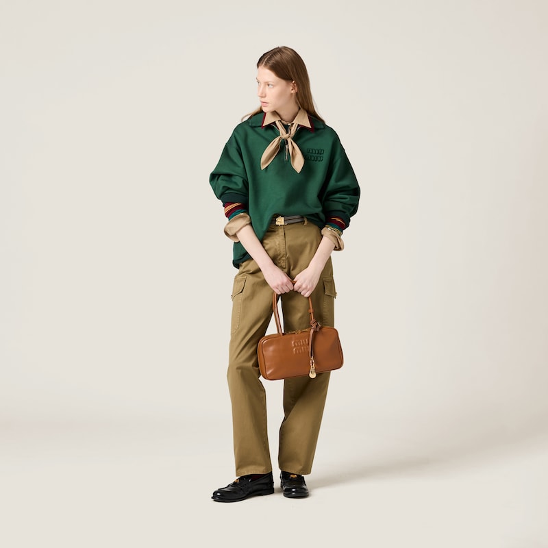 Pantalon en satin de coton teint en pièce