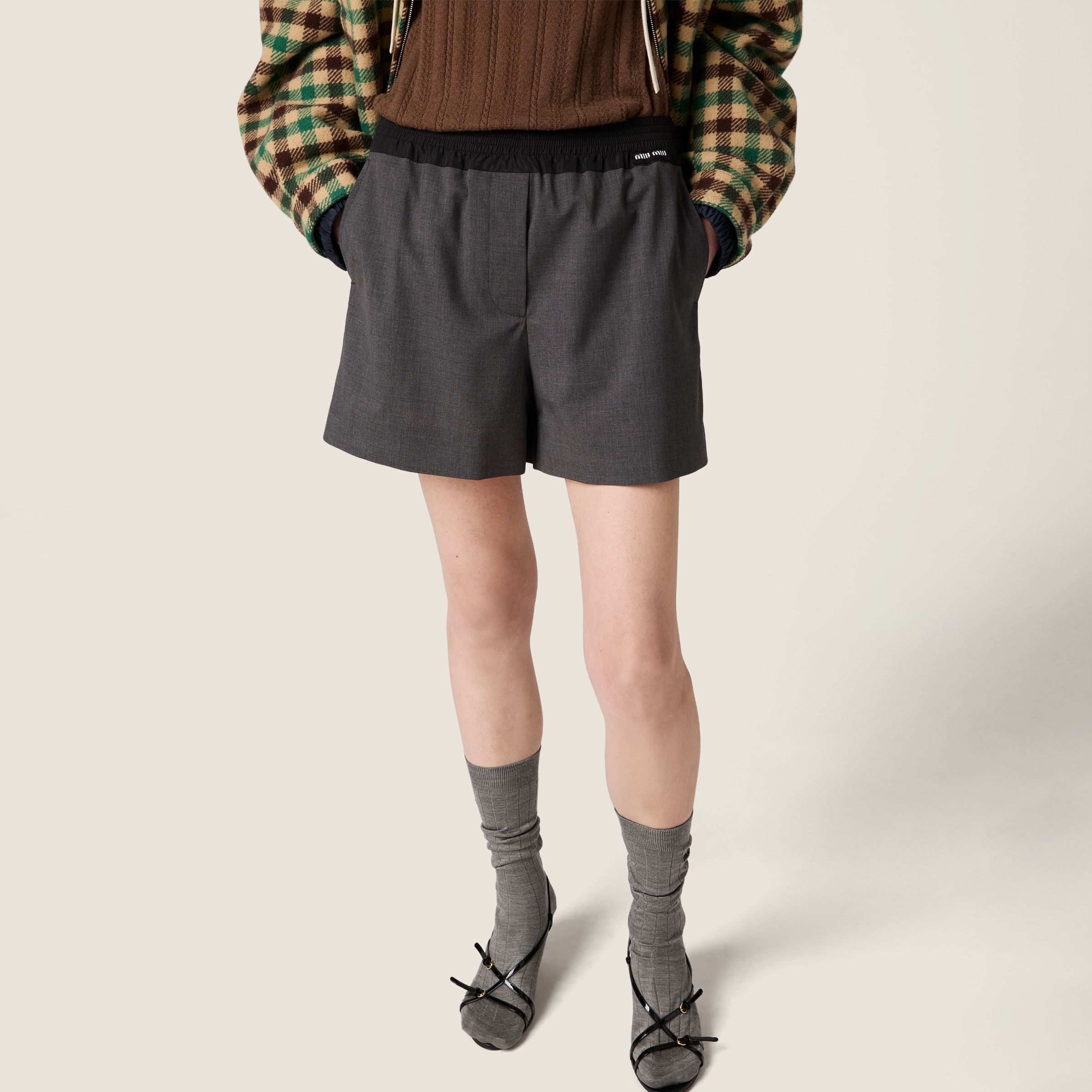 【完売必至】Miu Miu ペーパーバッグ ウール チェック ショーツ 三越伊勢丹 | MIU MIU/ミュウミュウ通販 | エンブロイダリー