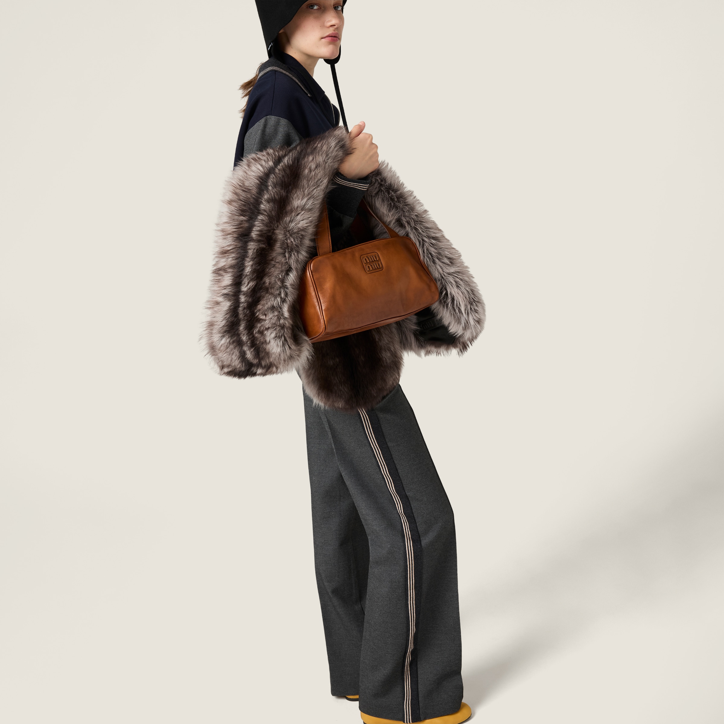 アンスラサイトグレー ファブリック ステッチ ニット パンツ | Miu Miu