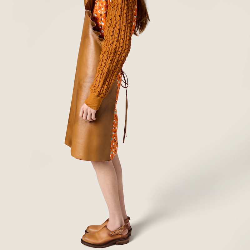 レザー ピナフォア エプロン