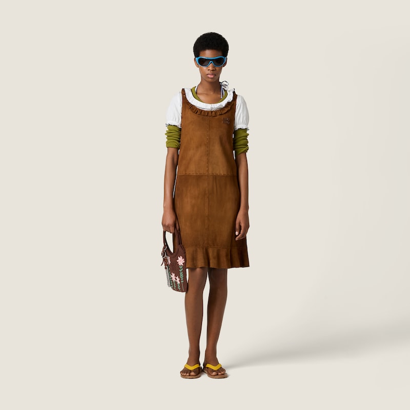 فستان من جلد السويدي المشمّع