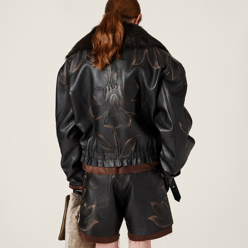 شورت من الجلد