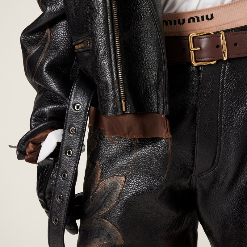 شورت من الجلد