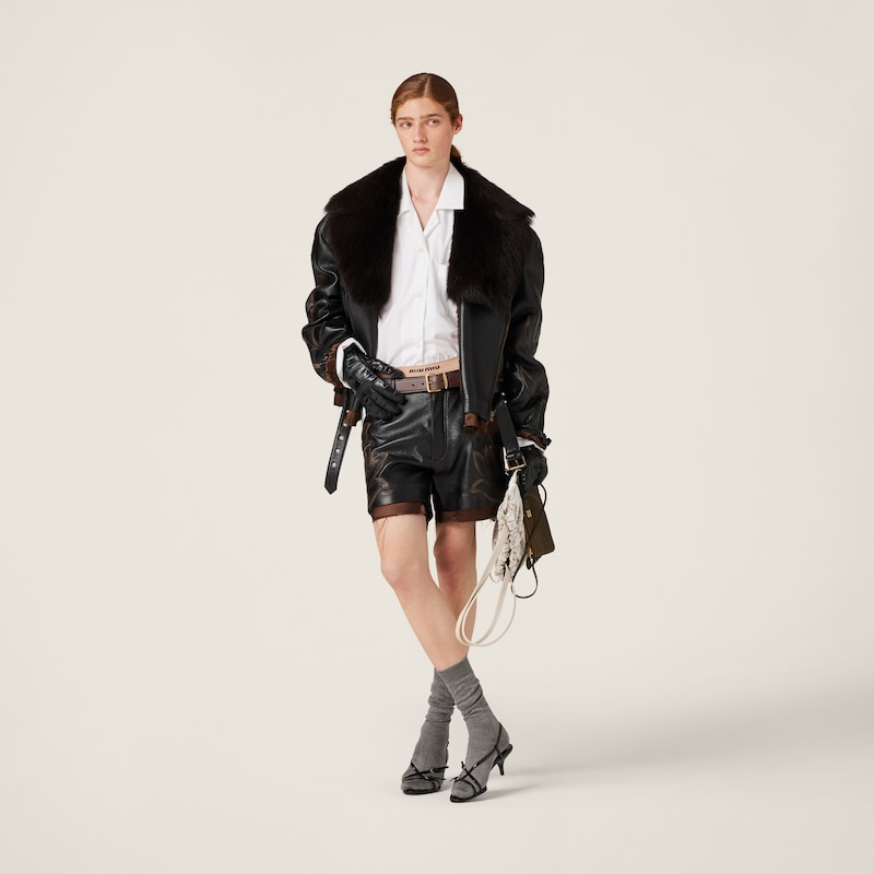 شورت من الجلد