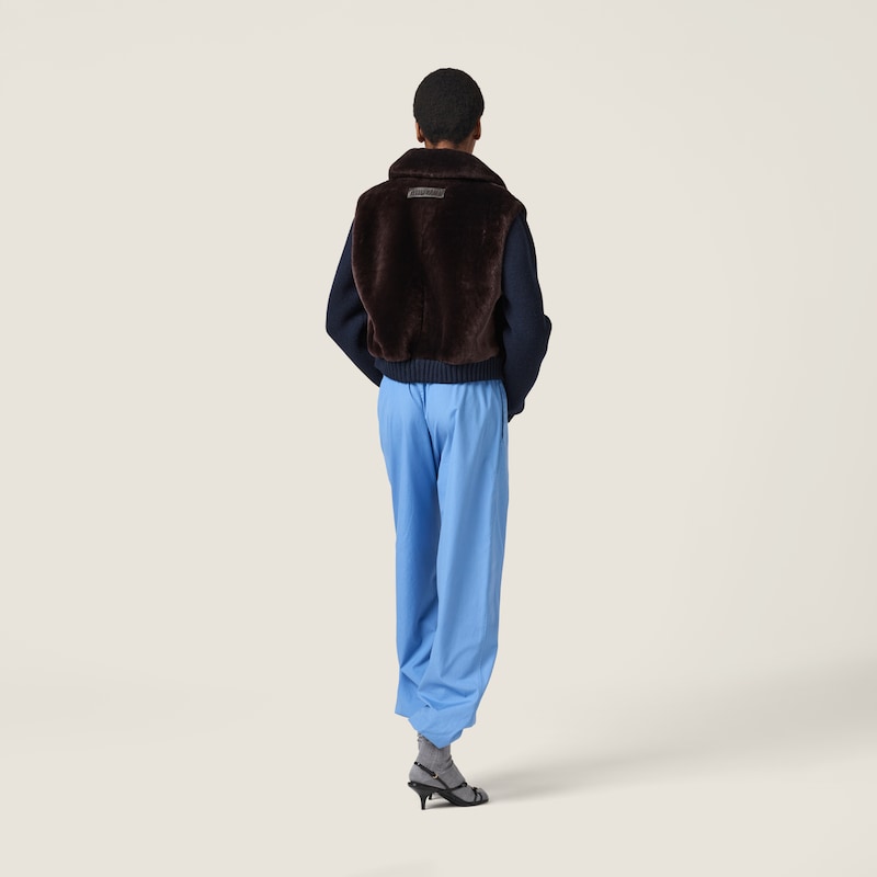 剪羊毛和針織束腰外套