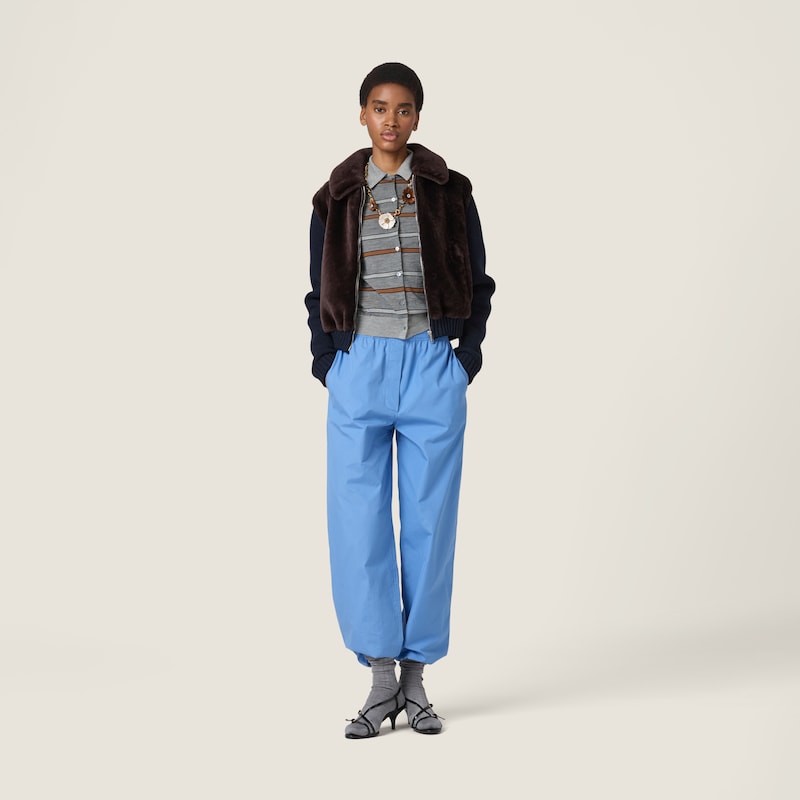 剪羊毛和針織束腰外套