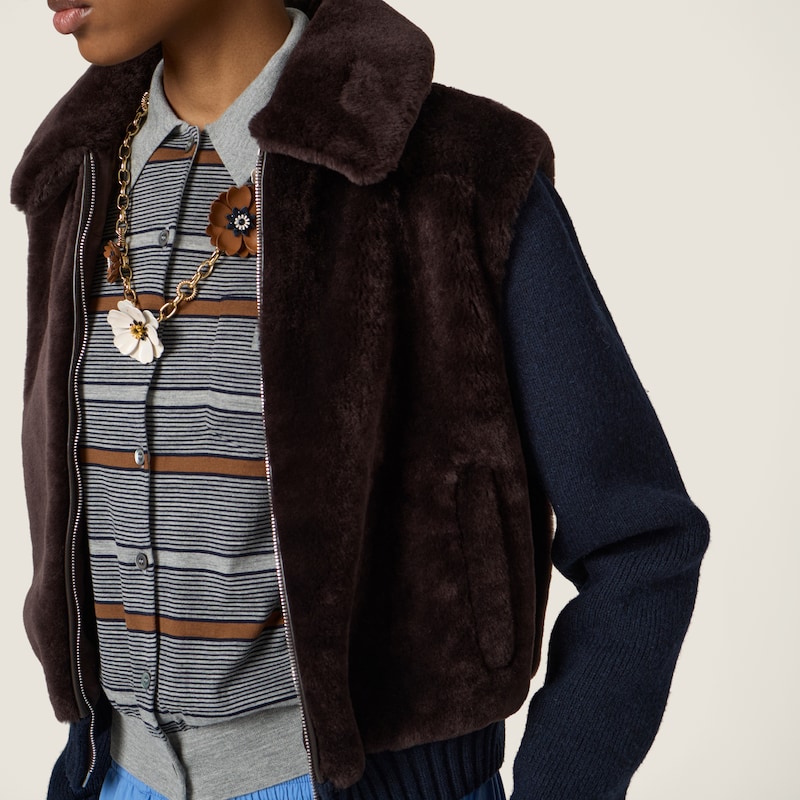 剪羊毛和針織束腰外套