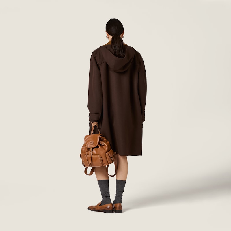 双面羊绒和羊毛粗呢大衣