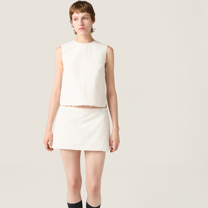 เสื้อตัวบนผ้าแคนวาสปักลาย