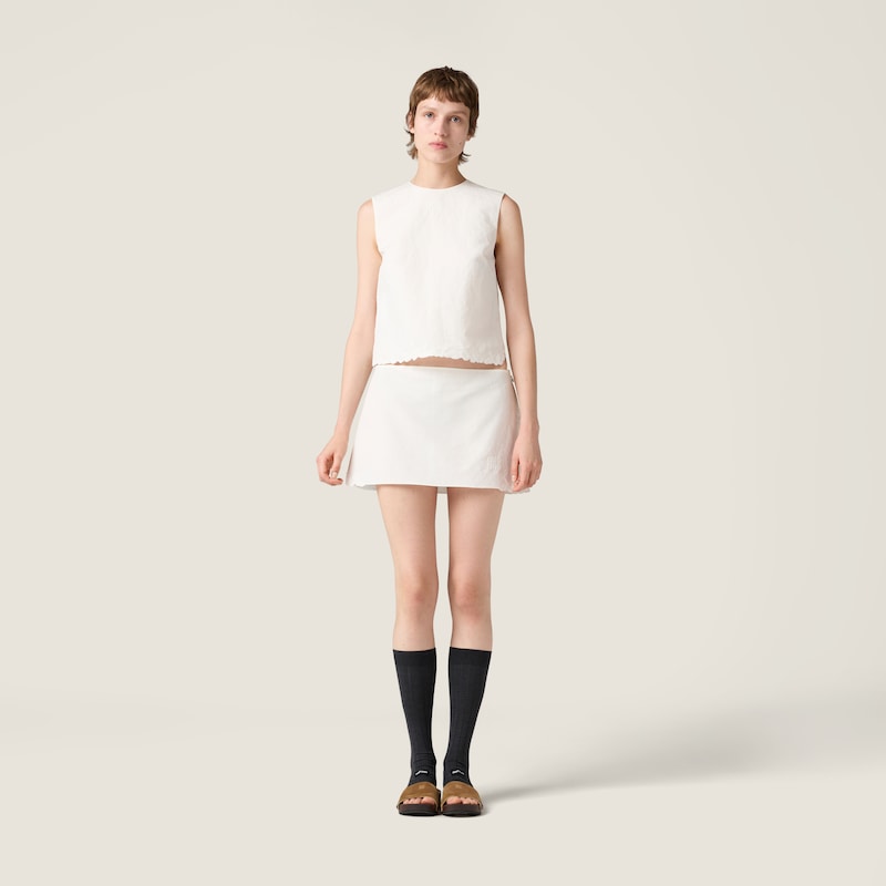 เสื้อตัวบนผ้าแคนวาสปักลาย