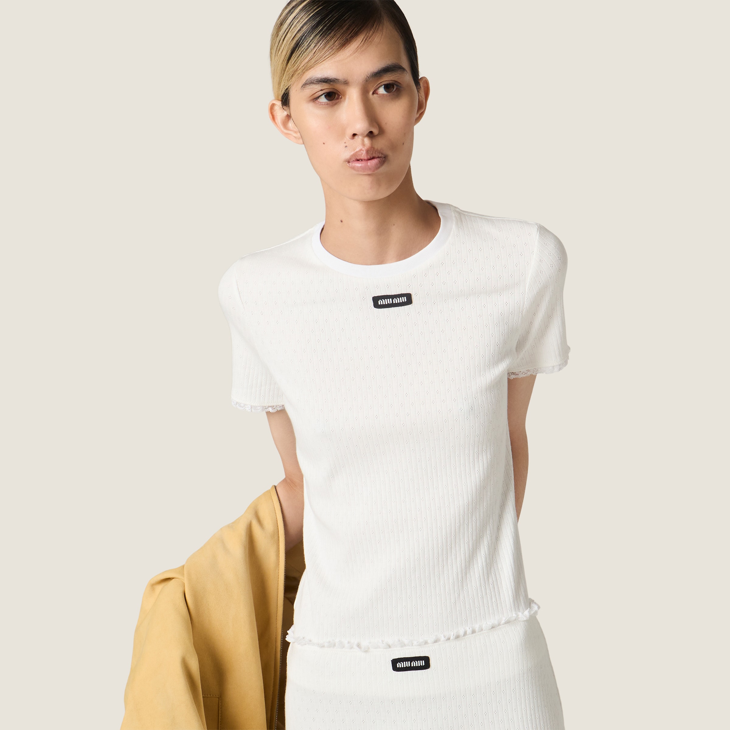 ホワイト コットン Tシャツ | Miu Miu - 日本