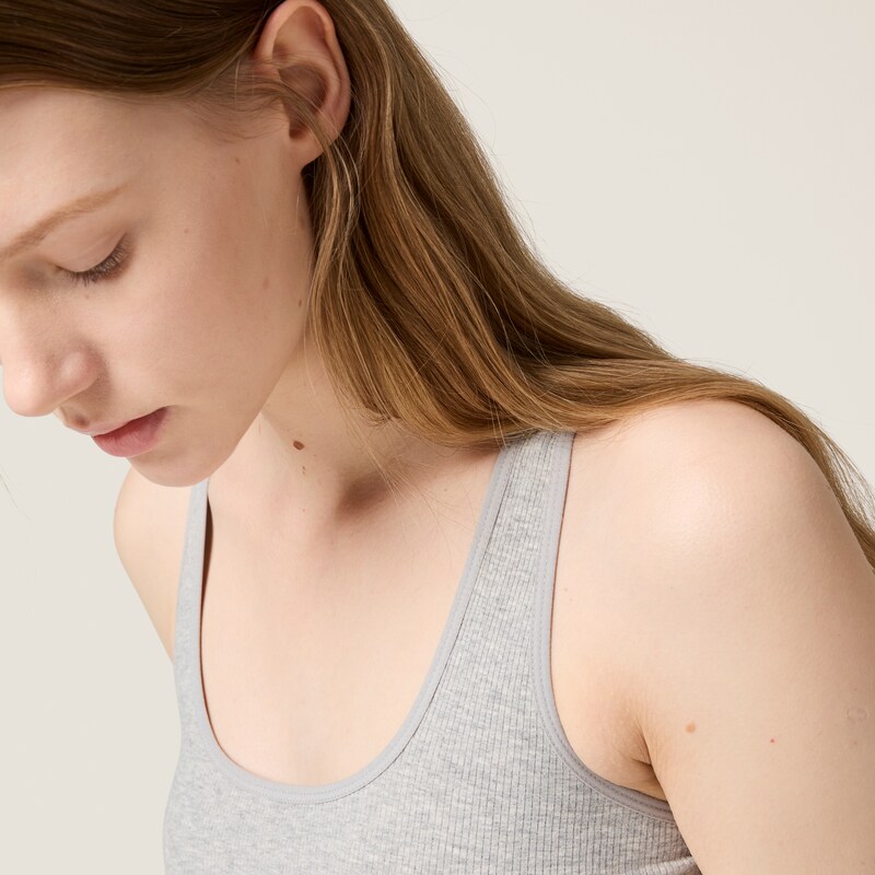 Seamless mélange racerback crop top