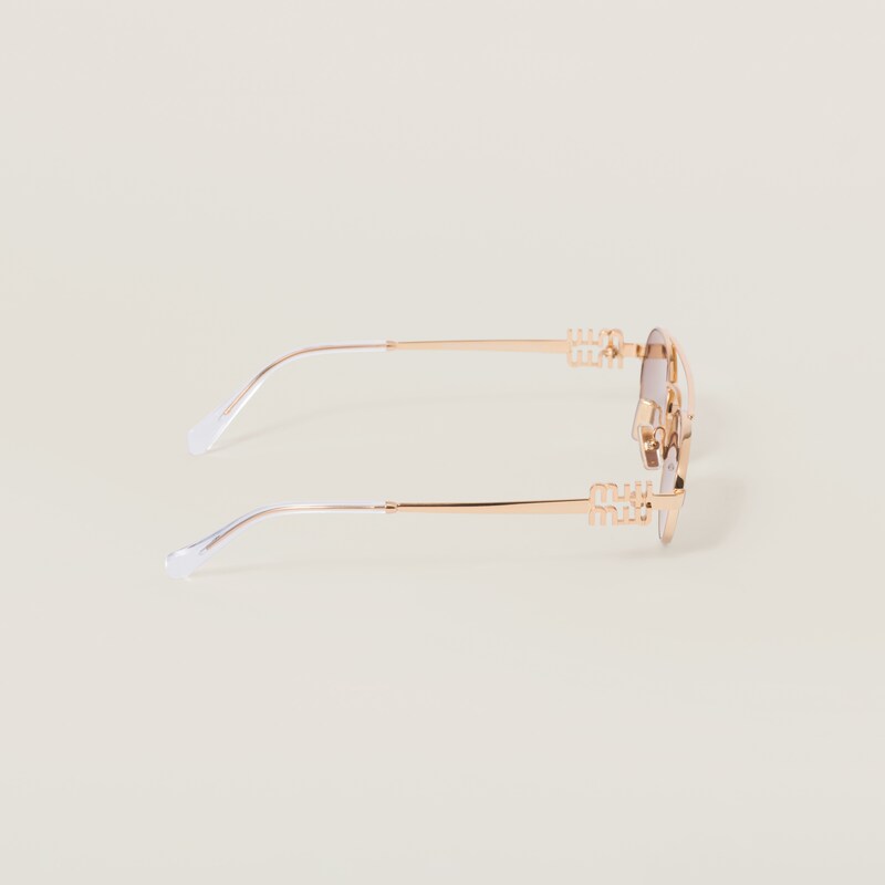 نظارات شمسية مزيّنة بلوغو Miu Miu