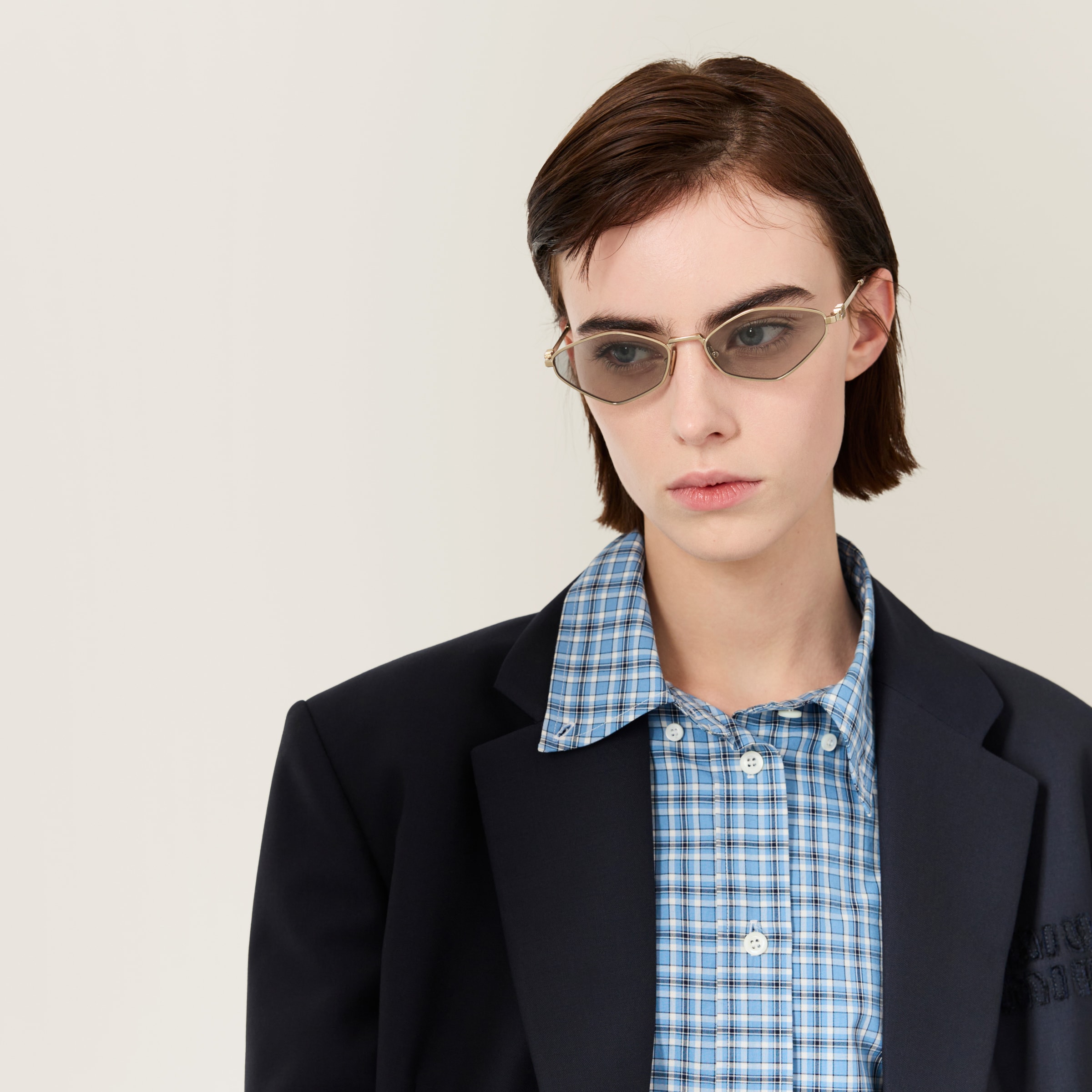 【特別感を演出】MIUMIU ロゴサングラス 送料関税込☆MIU MIU ミュウミュウ ロゴ サングラス MU01ZS