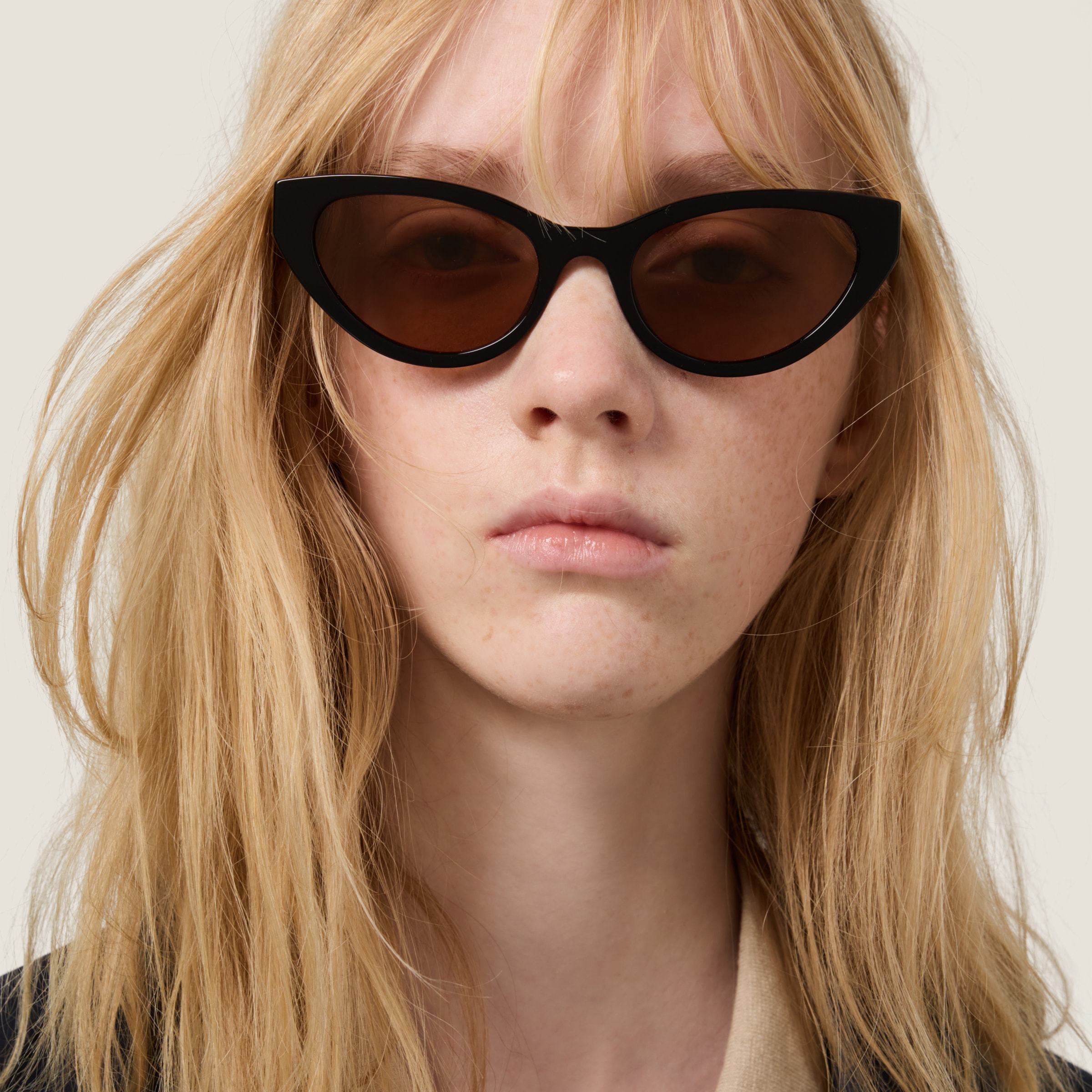 Camel Lenses Miu Miu ロゴ サングラス | Miu Miu