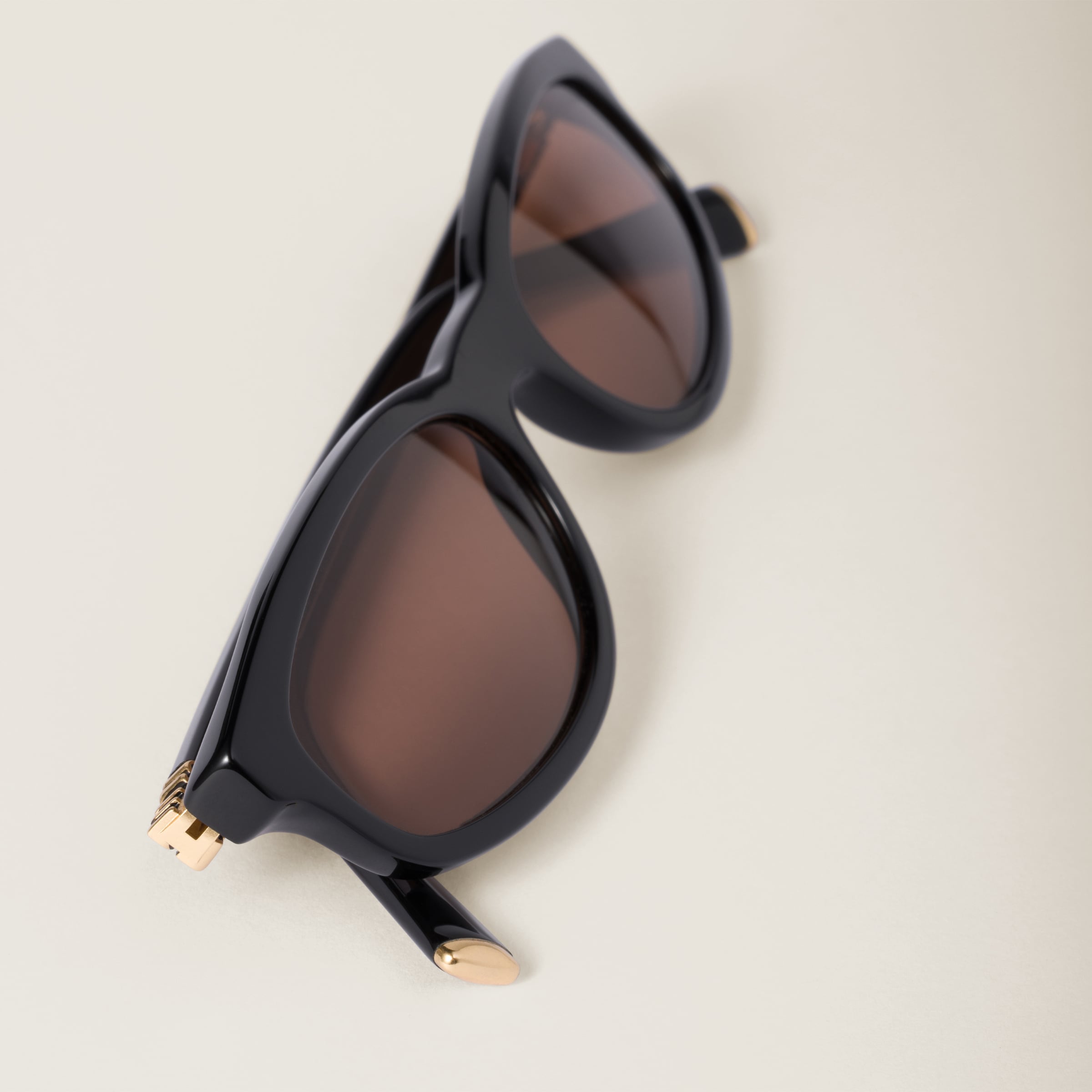 Camel Lenses Miu Regard Sunglasses | Miu Miu