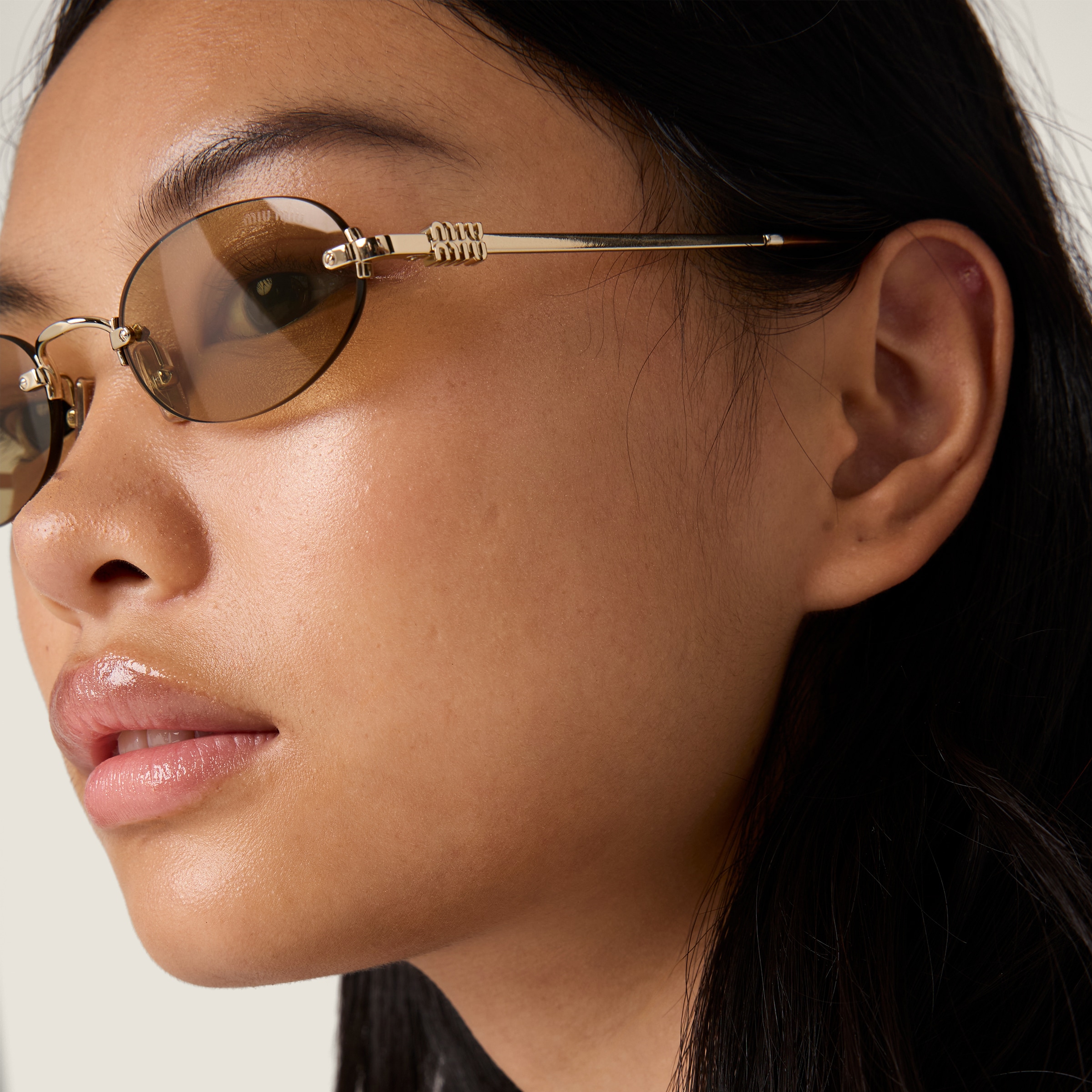 Camomile Lenses Miu Miu Logo Sunglasses | Miu Miu