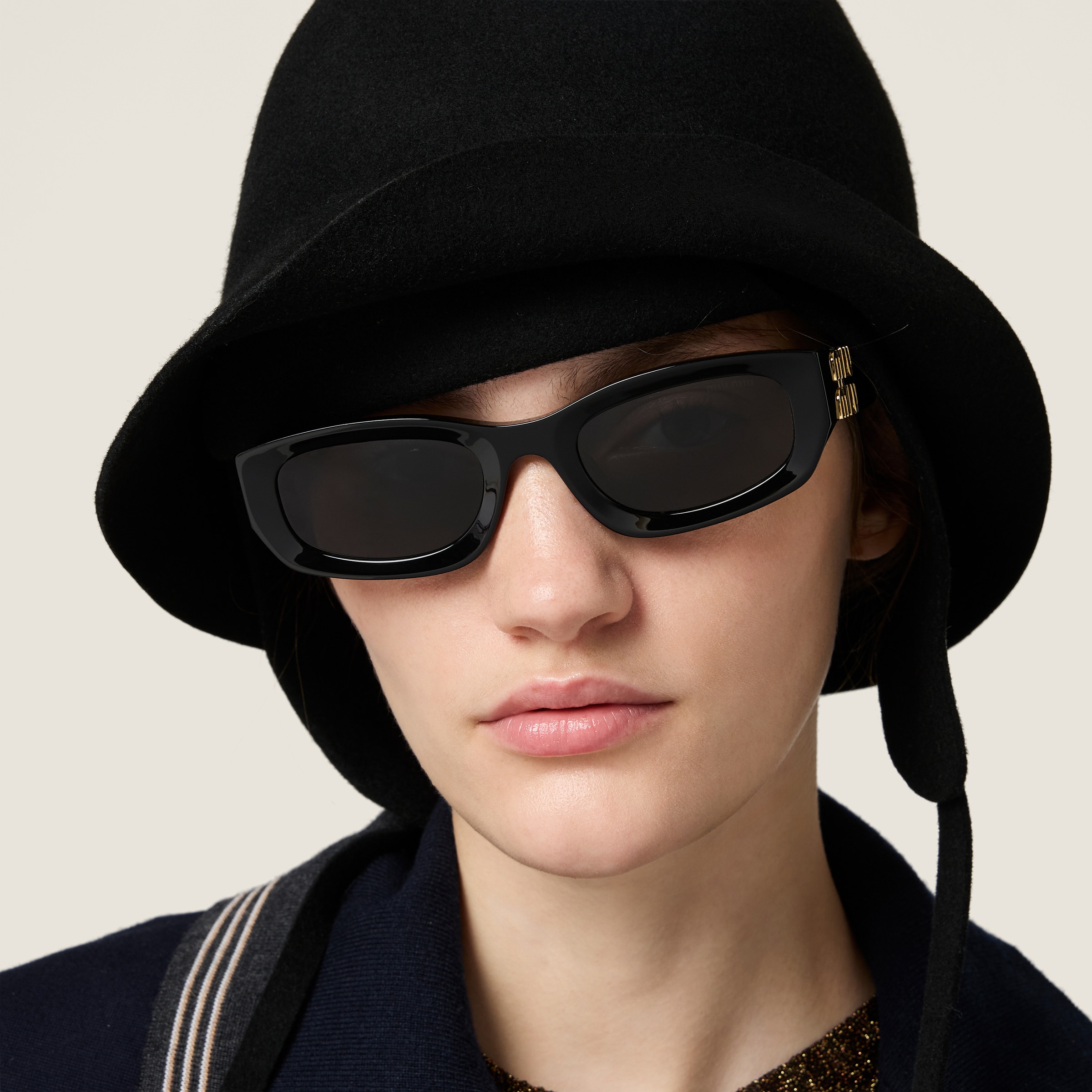 Miu Miu Miu Glimpse Sunglasses In Black