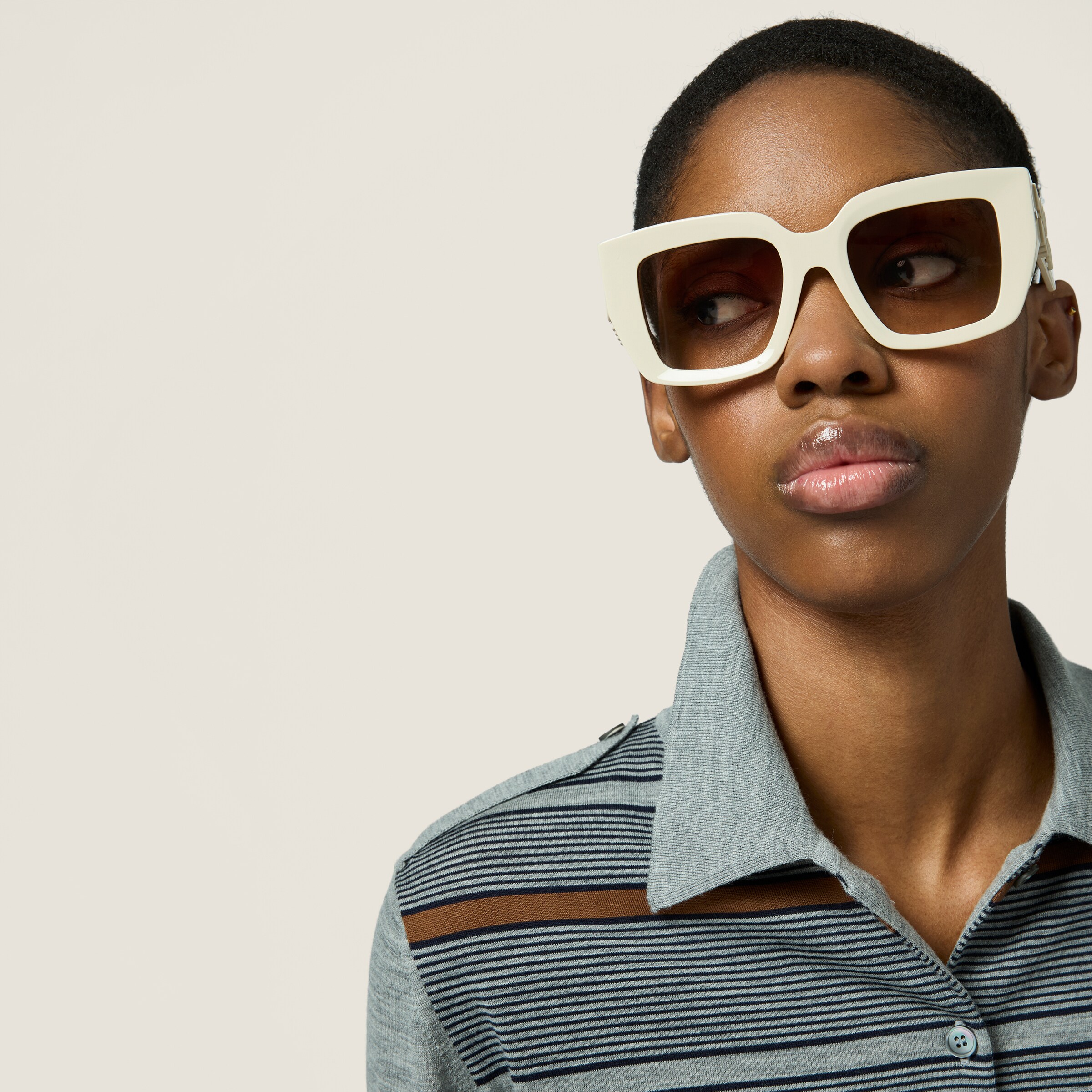Coffee Lenses Silver Gradient Miu Glimpse Sunglasses | Miu  display picture 2