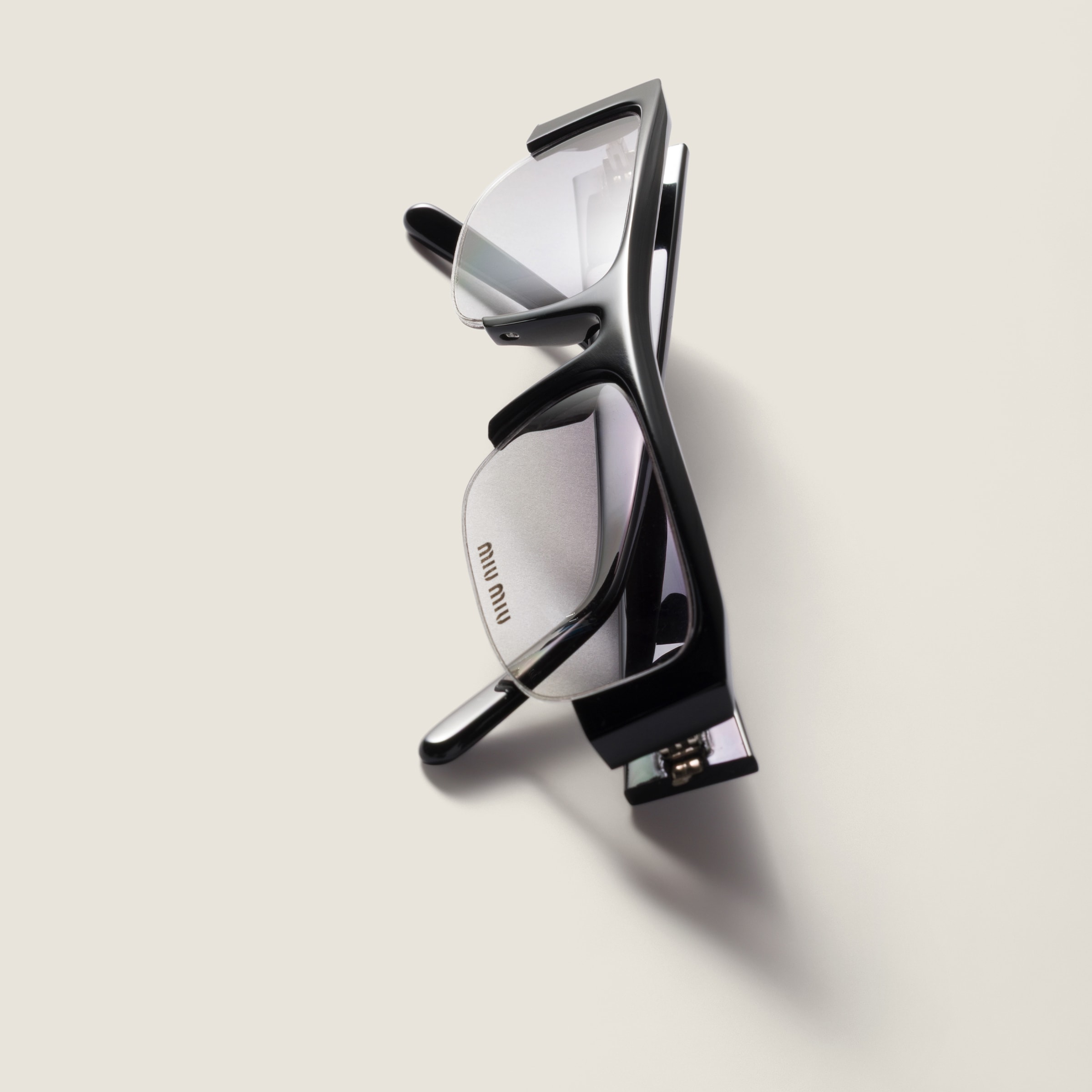 d*y様 MIU MIU ブラック サングラス Vedette Sunglass d*y様 MIU MIU ブラック サングラス Vedette Sunglass - メルカリ