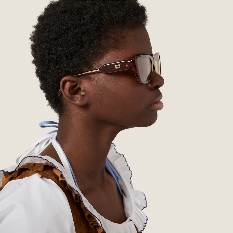 Gafas de sol de la colección Miu Miu Eyewear