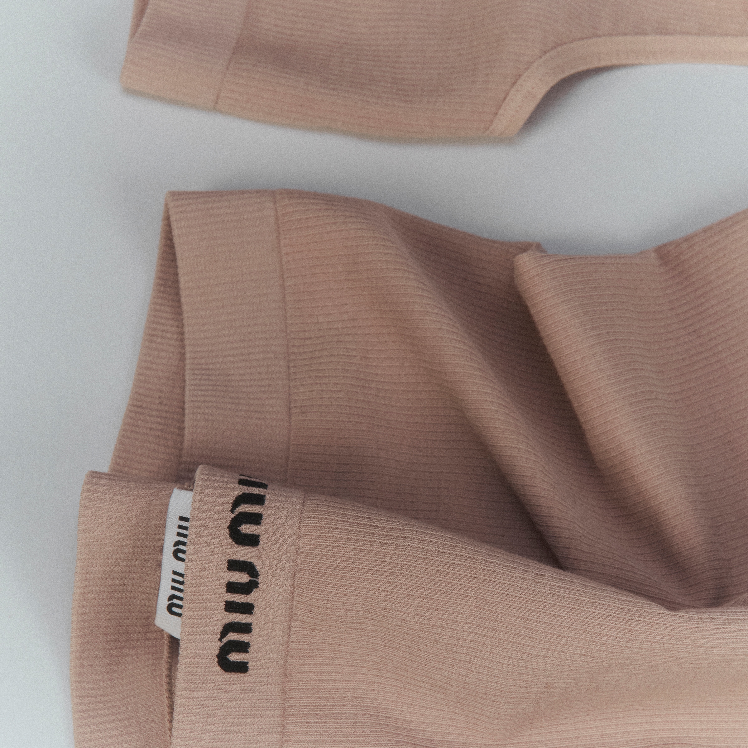【MiuMiu】ロゴ シームレス ボクサーショートパンツ MiuMiu】ロゴ シームレス ボクサーショートパンツ (MiuMiu